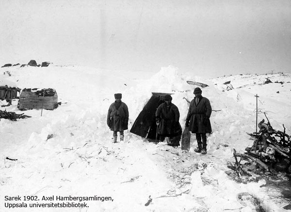 Pirkit Ammas kåta ombonad med snö